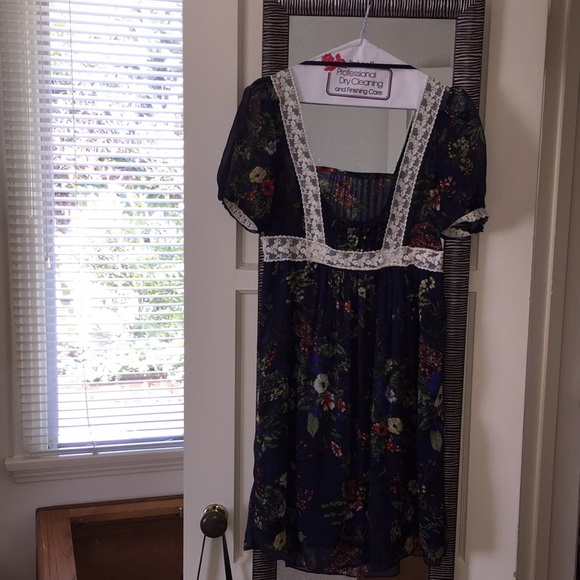 Dress - Picture 1 of 4